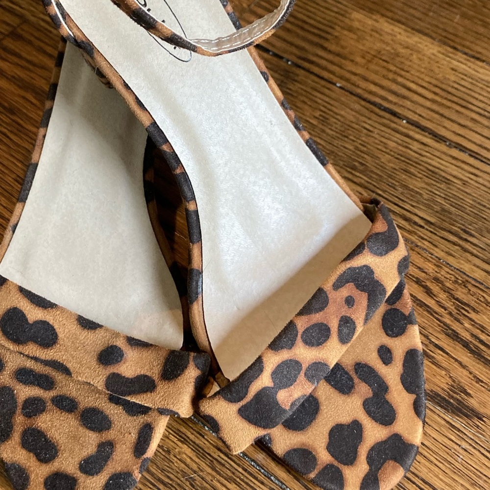 Low Heeled Leopard Sandal